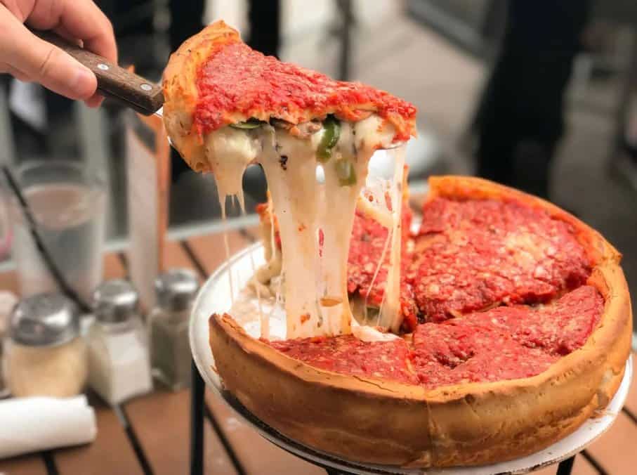 10 Must-Try Places to Eat When Visiting Chicago