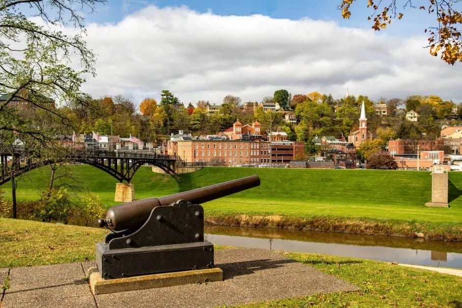 10 Best Small Towns in Illinois for a Relaxing Weekend Escape
