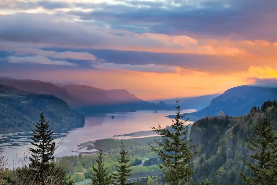 Waterfalls of the Columbia River Gorge: Best Hikes & Scenic Views