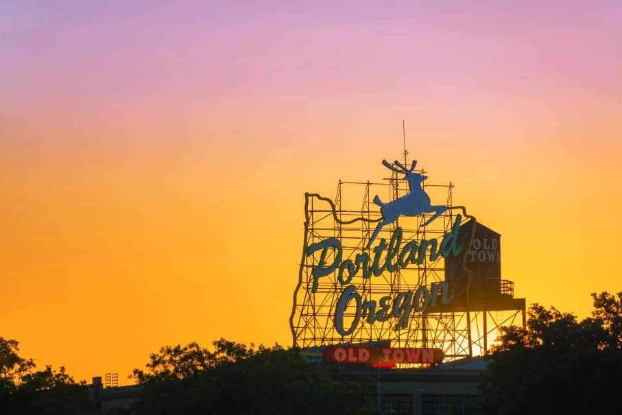 Portland’s Foodie Scene: 10 Must-Try Restaurants & Food Carts